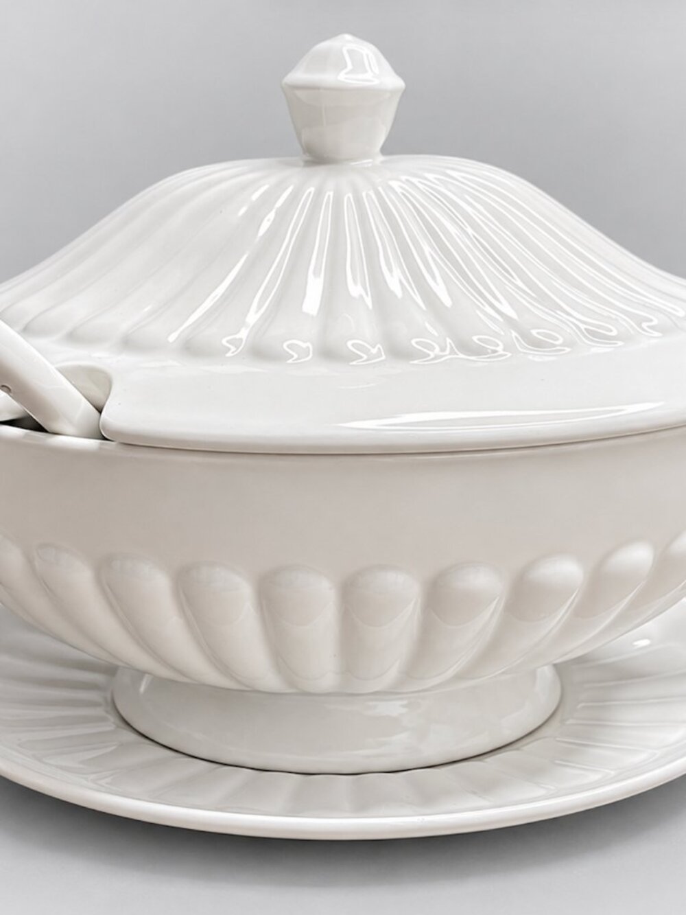 Vintage California Pottery USA #260 Large Soup Tureen with Under Plate, Lid